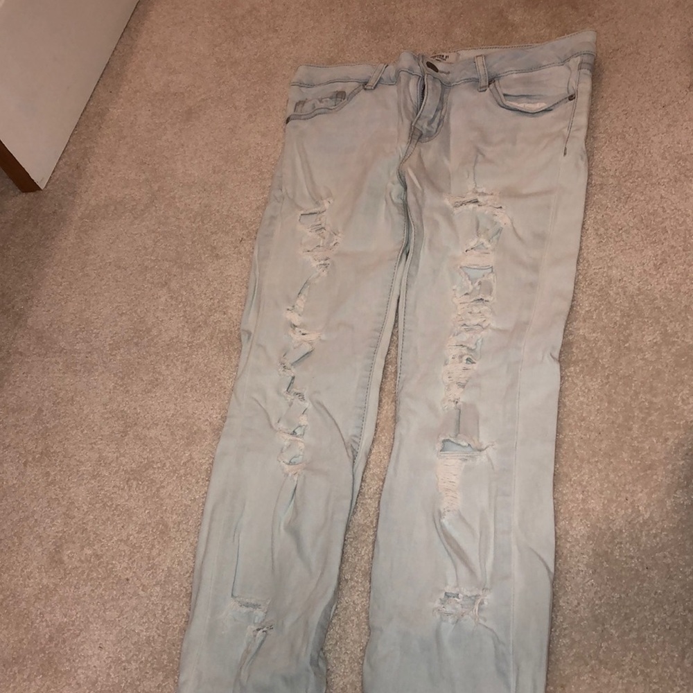 Forever 21 Ripped Skinny jeans